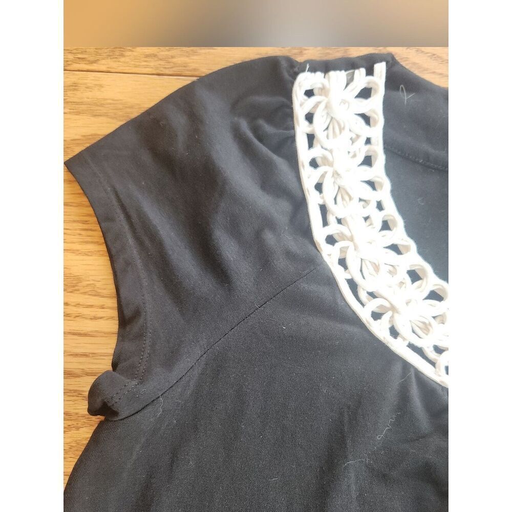 E50 REQ Women's Black dressy Top with White Crocheted Neckline sorry cap sleeves - Picture 4 of 9